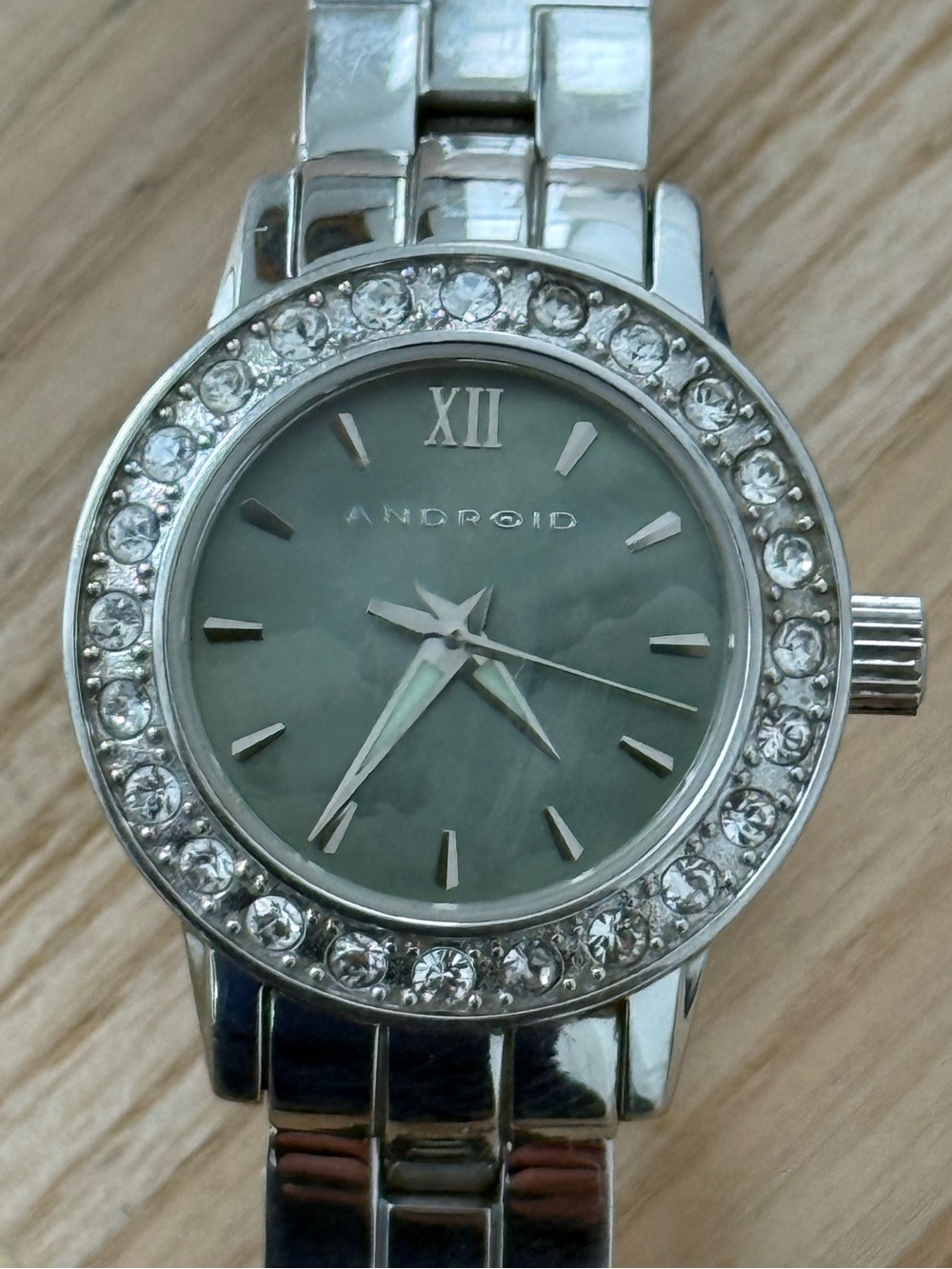Android USA Rare Ladies Watch Crystals Green Pearlescent Dial Stainless Bracelet